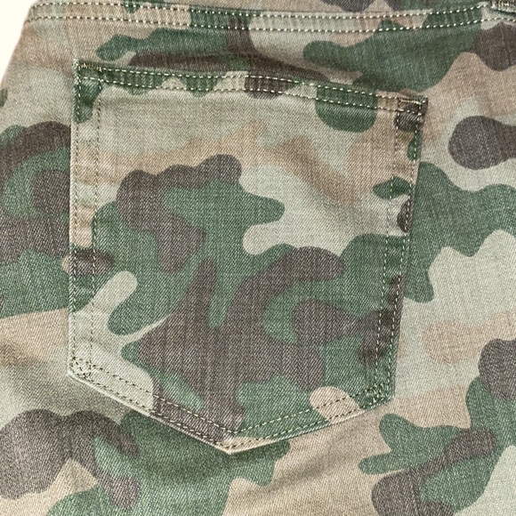 Army print denim from gap and throw in T-shirt - Picture 5 of 5